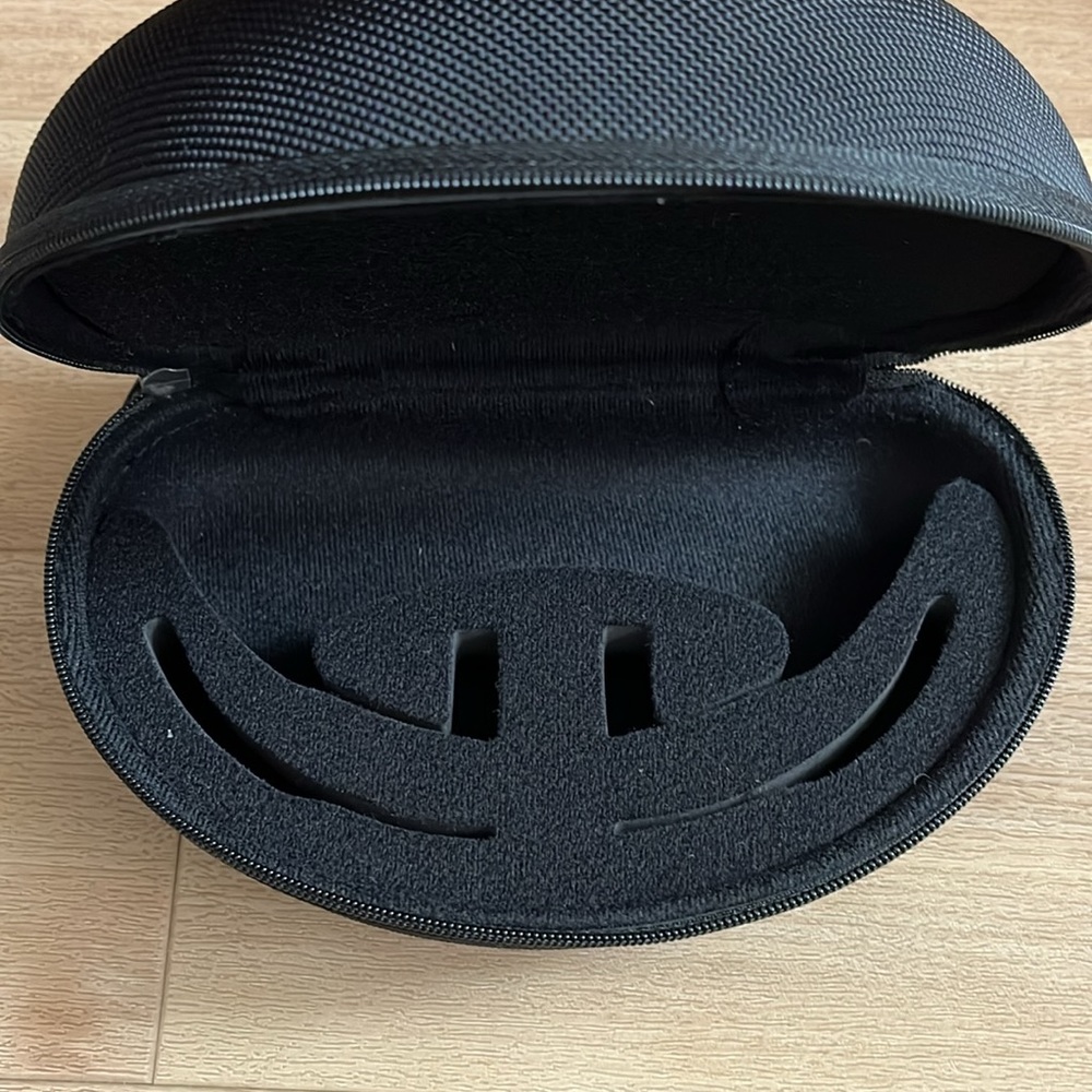 Oakley Radar Array Soft Vault Case - image 5